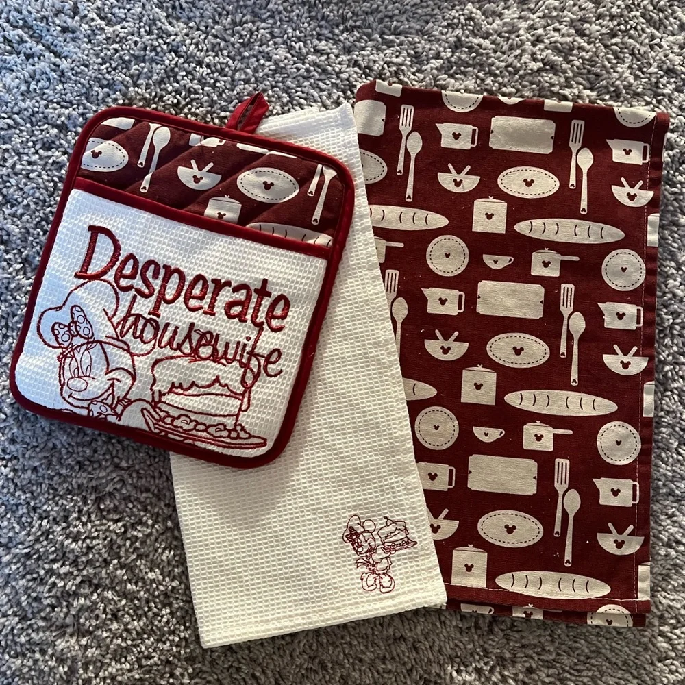 Desperate Housewife Minnie Mouse Towel Set